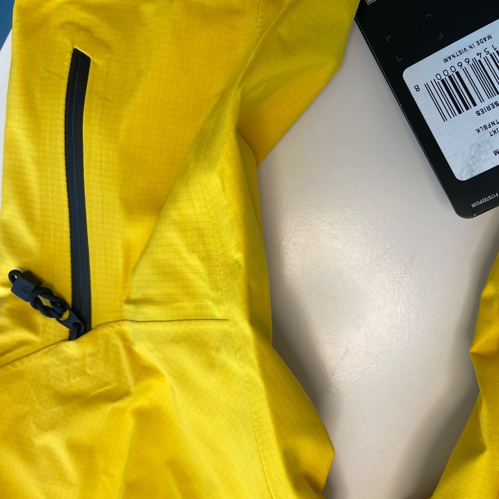 NEW 2021 GORE TEX summit series north face ski jacket never worn - Picture 3 of 9